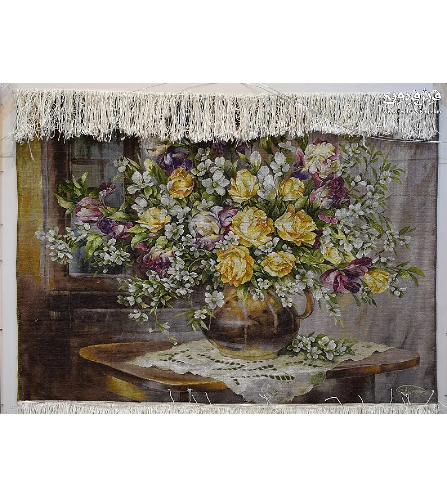 تابلو فرش دستباف طرح گلدان کنار پنجره با رنگ های زنده مناسب دکوراسیون منزل تولید تبریز