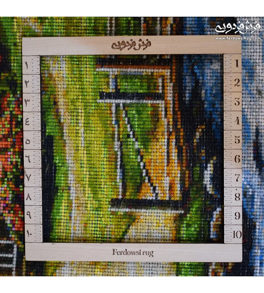 تابلو فرش دستباف طرح کلبه توماس رنگ های گرم بافت تبریز مناسب دکوراسیون کلاسیک و مدرن قاب شیک با کیفیت بالا