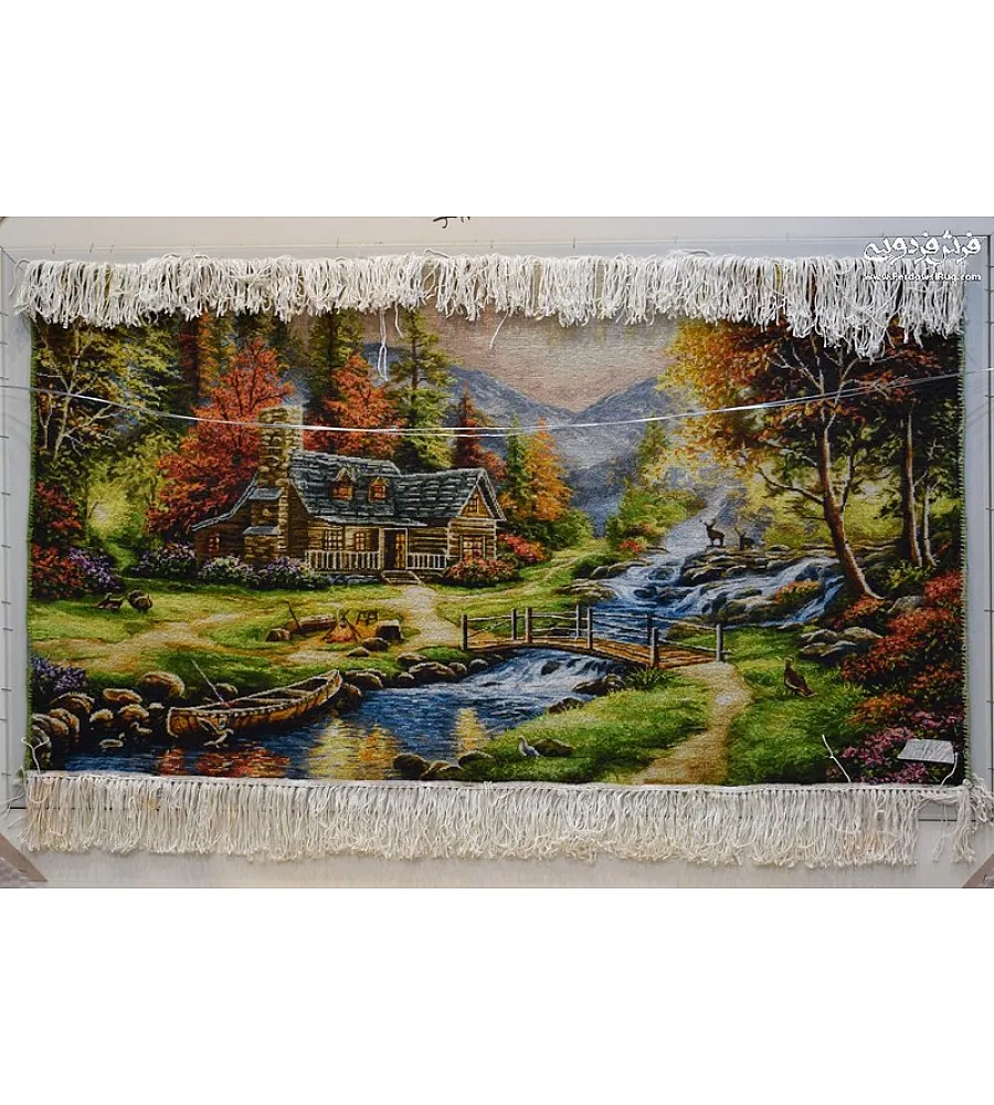 تابلو فرش دستباف طرح کلبه توماس رنگ های گرم بافت تبریز مناسب دکوراسیون کلاسیک و مدرن قاب شیک با کیفیت بالا