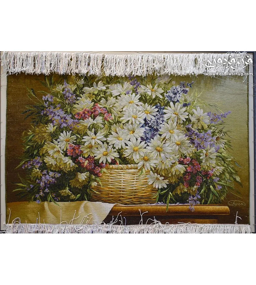 تابلو فرش دستباف تبریز با طرح سبد گل رنگارنگ بافته شده از نخ پشم و ابریشم مناسب تزئین دیوار