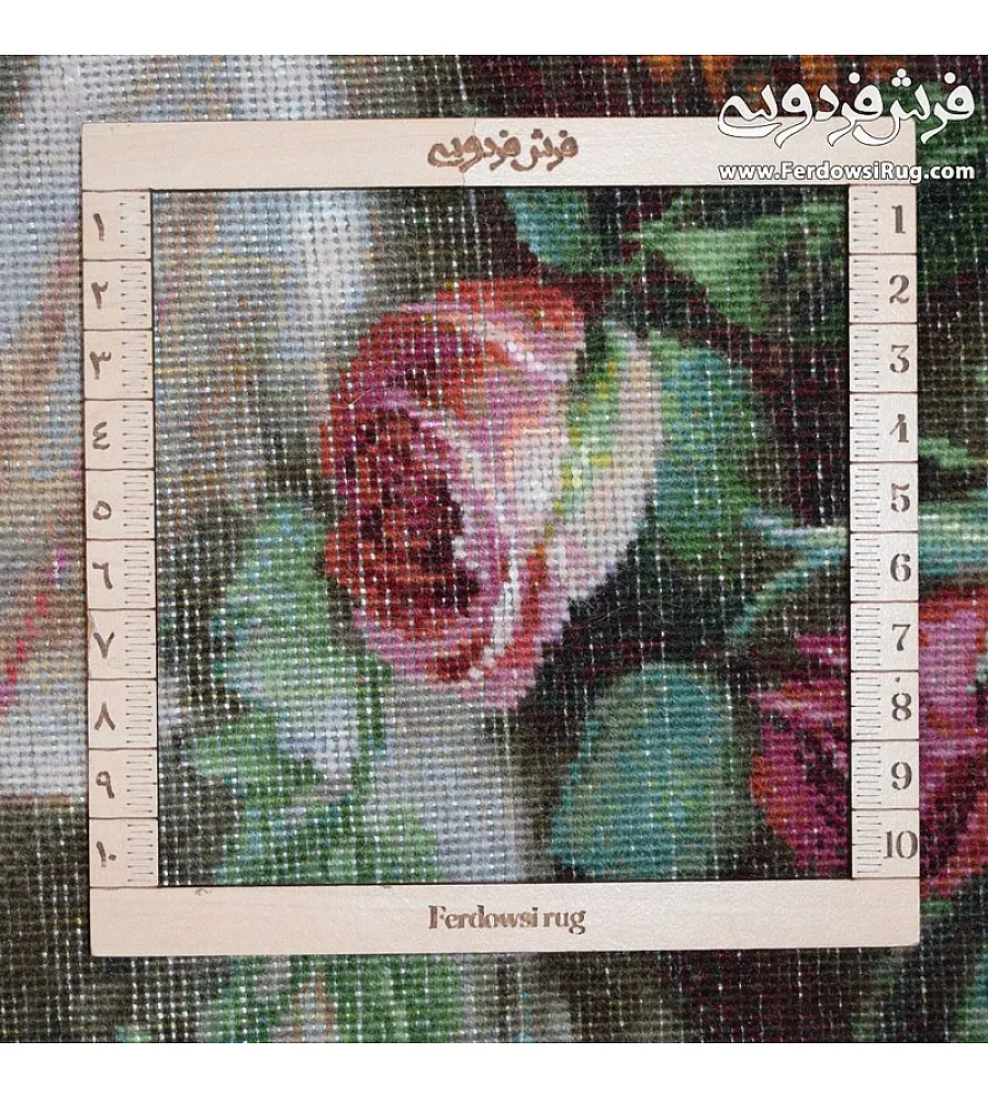 تابلو فرش دستباف تبریز طرح گل خواستگاری رنگ های زنده و بافت هنرمندانه مناسب دکوراسیون داخلی کلاسیک