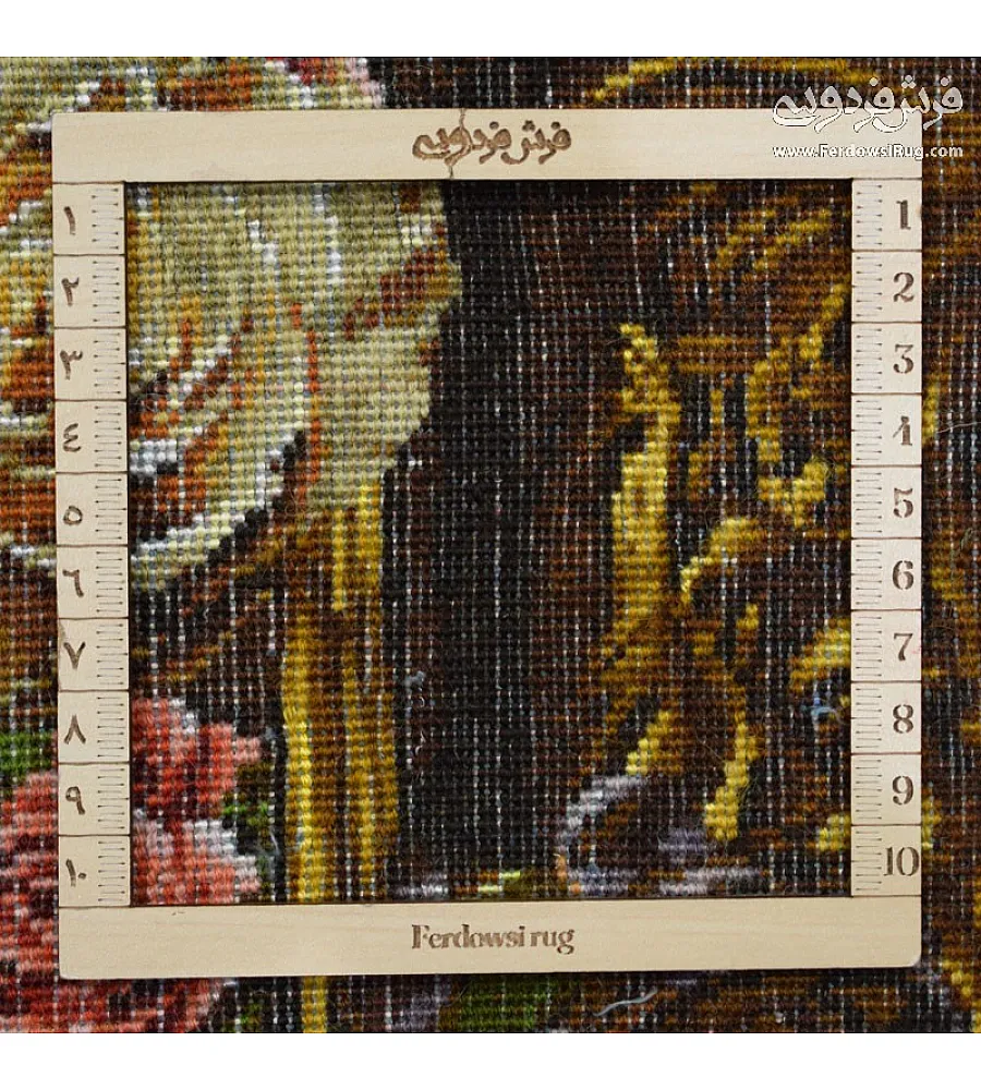 تابلو فرش دستباف تبریز طرح گلدان و ویالون با رنگ های زیبا و کیفیت بالا مناسب دکوراسیون منزل و هدیه