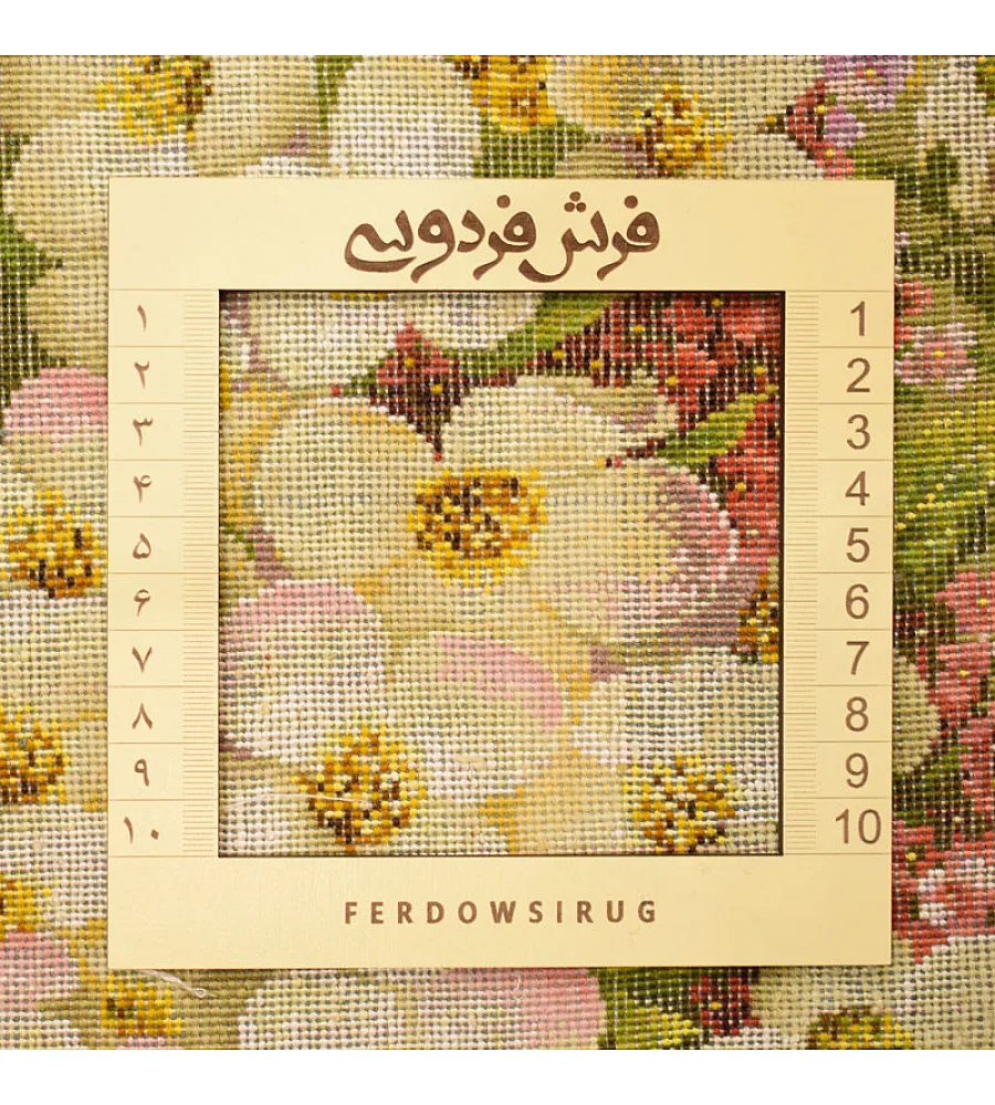 تابلو فرش دستباف طرح گلدان سلطنتی بافت تبریز 