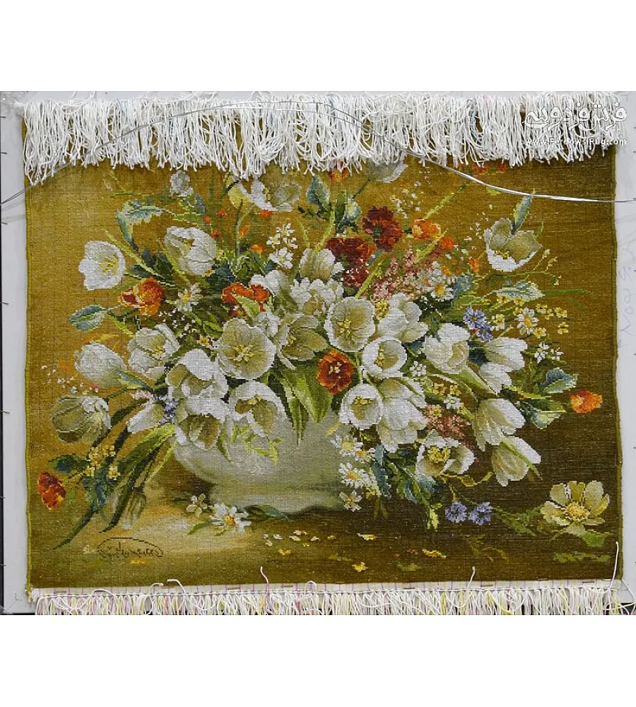 تابلو فرش دستباف طرح گلدان بهاری با رنگ های شاد و بافت ظریف مناسب دکوراسیون منزل