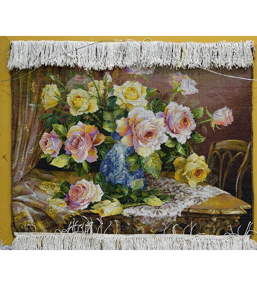 تابلو فرش دستباف تبریز طرح گل رز کاغذی با رنگ های زنده و کیفیت بالا مناسب دکوراسیون منزل