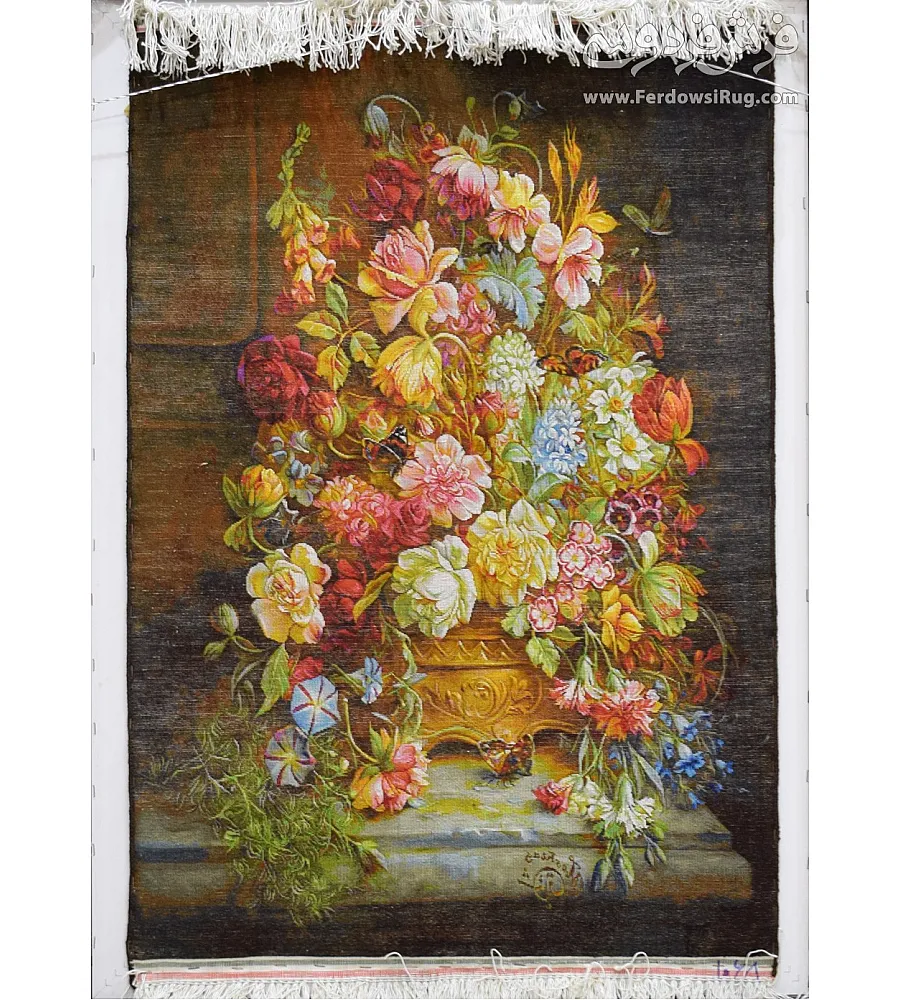 تابلو فرش دستباف طرح گلدان عشق بافت تبریز با رنگ های زیبا و نقش ظریف مناسب دکوراسیون منزل