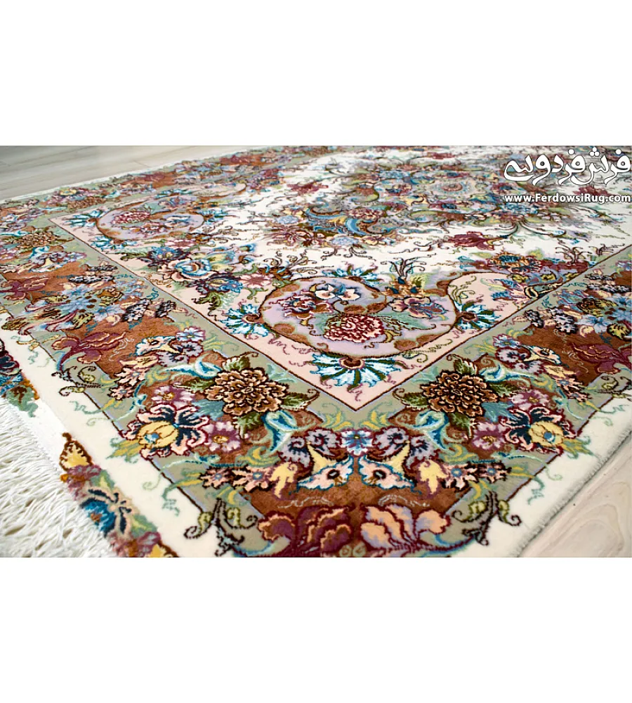Hand-woven Tabriz carpet, Zar and Nim design, Khatibi pattern with cream silk border, traditional craftsmanship.