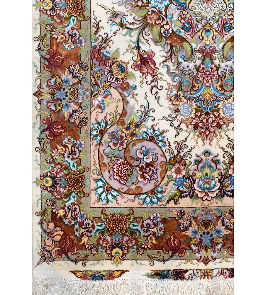 Hand-woven Tabriz carpet, Zar and Nim design, Khatibi pattern with cream silk border, traditional craftsmanship.