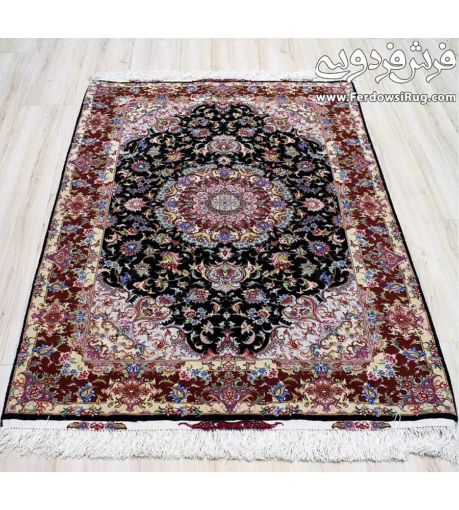 فرش دستباف ذرع و نیم نقشه علیا سرمه ای با حاشیه مسی تراکم بالا مناسب دکوراسیون لوکس ساخت تبریز