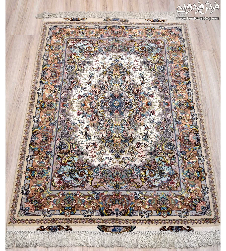 فرش دستباف ذرع ونیم نقشه خطیبی تبریز با طرح سنتی و رنگ های گرم مناسب دکوراسیون کلاسیک و مدرن