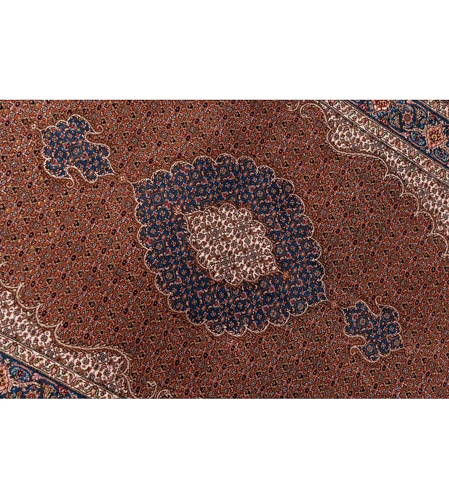 فرش دستباف ریزماهی تبریز طرح عبدالهی ذرع نیم با رنگ های اصیل و کیفیت بالا مناسب دکوراسیون کلاسیک و سنتی