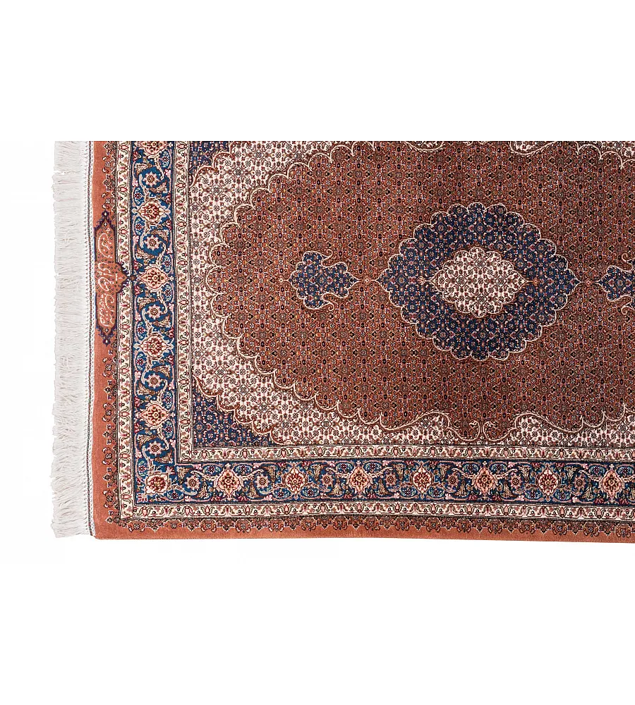 فرش دستباف ریزماهی تبریز طرح عبدالهی ذرع نیم با رنگ های اصیل و کیفیت بالا مناسب دکوراسیون کلاسیک و سنتی