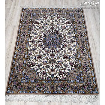 Handmade rug,1.5 meters in size,made in Isfahan with Toranj design