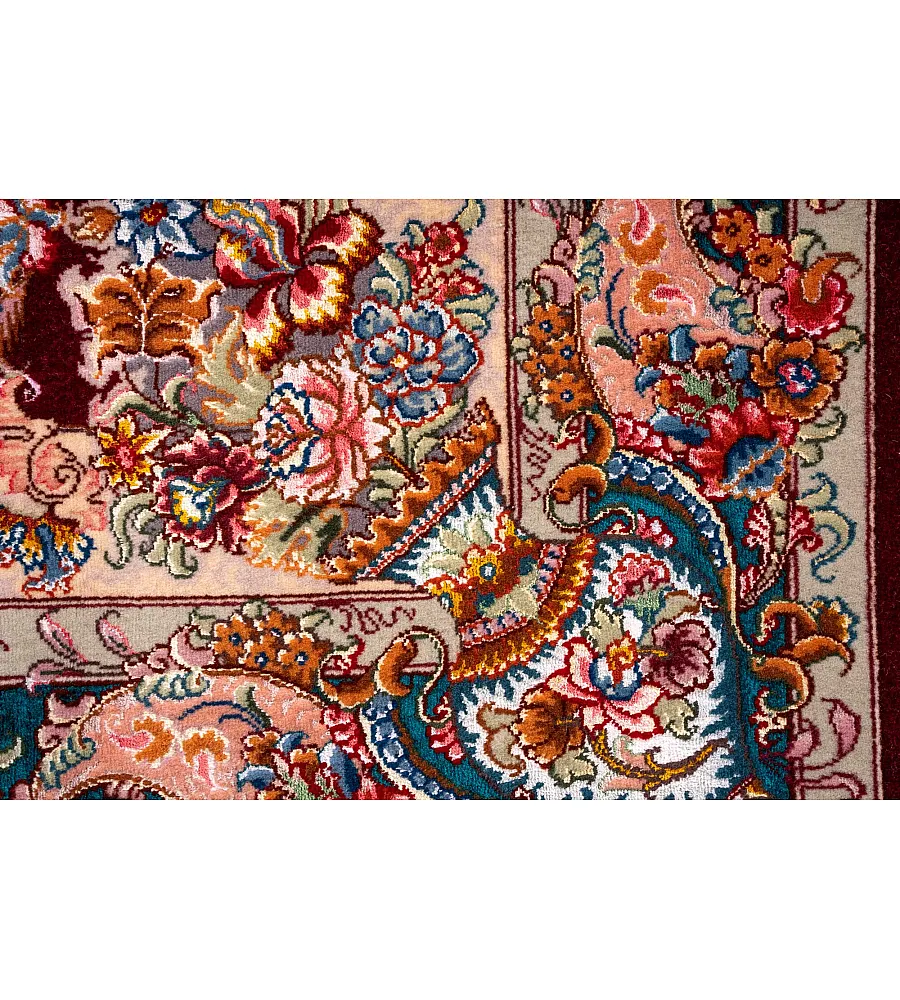 فرش دستباف ذرع نیم طرح خطیبی رنگ شرابی با حاشیه سبز مناسب دکوراسیون کلاسیک و سنتی ساخت تبریز