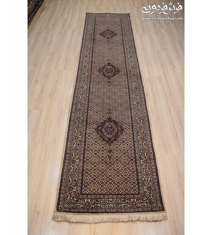 فرش دستباف کناره طرح ریز ماهی مود بافت بیرجند با رنگ های سنتی و کیفیت بالا مناسب دکوراسیون کلاسیک و مدرن