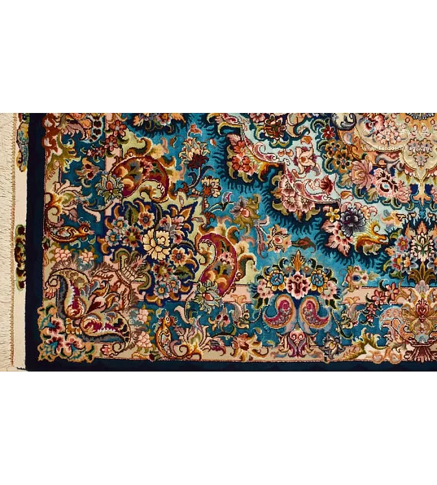 فرش دستباف ذرع نیم طرح خطیبی آبی درباری بافت تبریز مناسب دکوراسیون کلاسیک و لوکس با نقش ونگار ظریف و رنگ بندی اصیل