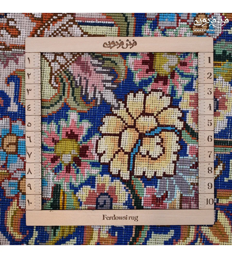 فرش دستباف ذرع نیم طرح خطیبی آبی درباری بافت تبریز مناسب دکوراسیون کلاسیک و لوکس با نقش ونگار ظریف و رنگ بندی اصیل