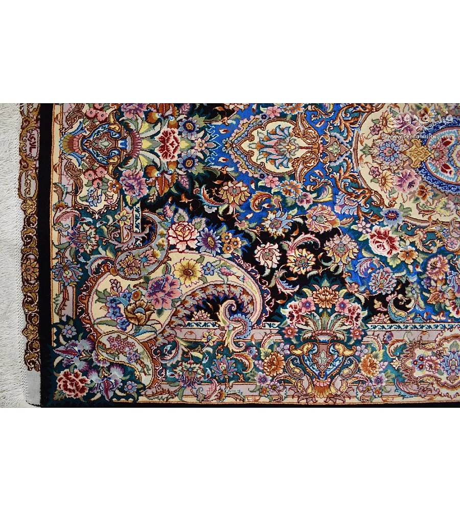 فرش دستباف ذرع و نیم نقشه سالاری بافت تبریز طرح اصیل ایرانی رنگ بندی گرم مناسب دکوراسیون کلاسیک