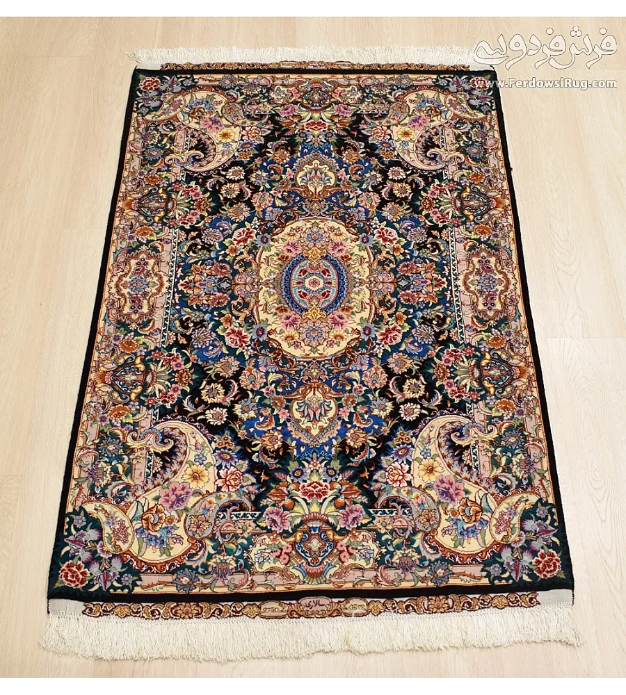 فرش دستباف ذرع و نیم نقشه سالاری بافت تبریز طرح اصیل ایرانی رنگ بندی گرم مناسب دکوراسیون کلاسیک