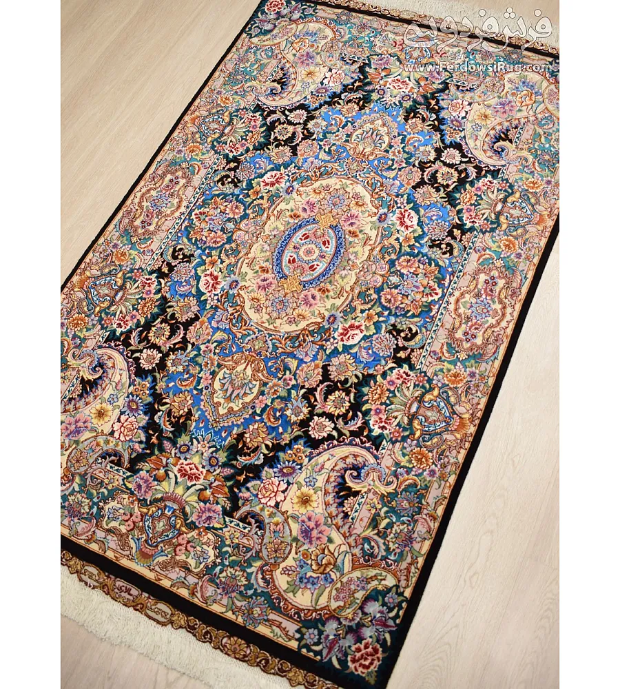 فرش دستباف ذرع و نیم نقشه سالاری بافت تبریز طرح اصیل ایرانی رنگ بندی گرم مناسب دکوراسیون کلاسیک