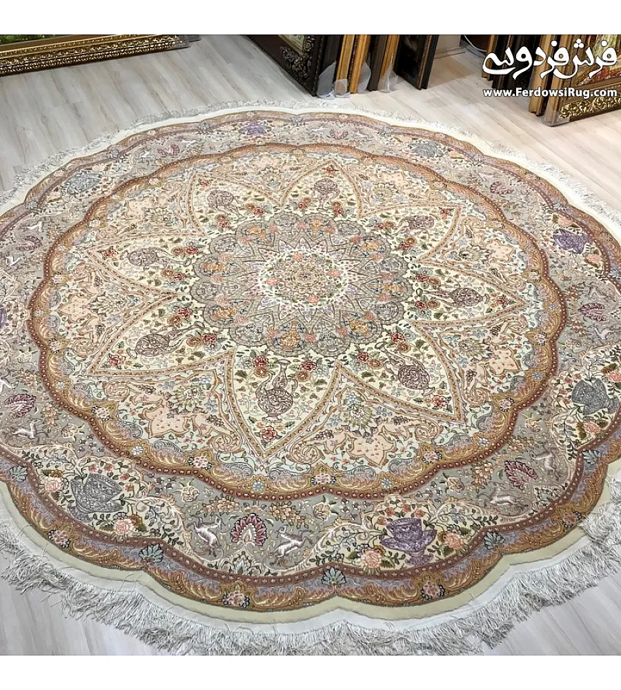 فرش دستباف دایره تبریز طرح نامی قطر ۲.۵ متر رنگ لاکی با نقش اصیل ایرانی مناسب دکوراسیون سنتی و مدرن