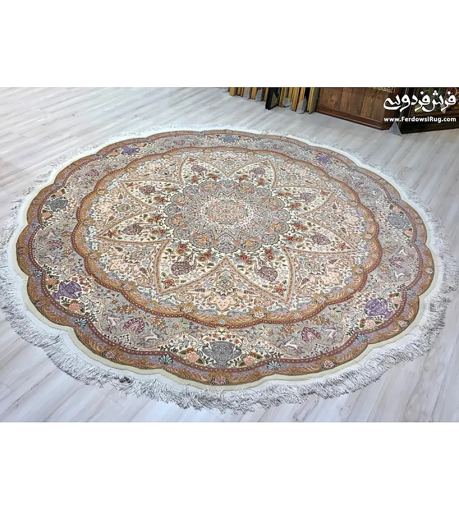 فرش دستباف دایره تبریز طرح نامی قطر ۲.۵ متر رنگ لاکی با نقش اصیل ایرانی مناسب دکوراسیون سنتی و مدرن