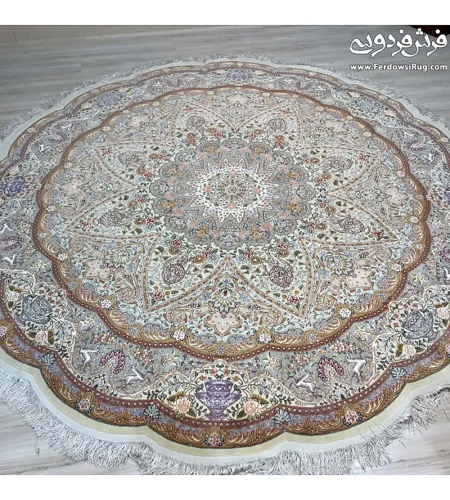 فرش دستباف دایره تبریز طرح نامی قطر ۲.۵ متر رنگ لاکی با نقش اصیل ایرانی مناسب دکوراسیون سنتی و مدرن